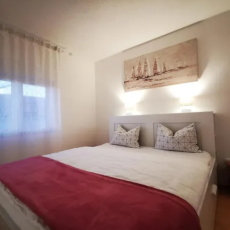 Apartment Mala Vala #1 - Seeview - 80 Qm - 2 Sz - 4 Pers Trogir