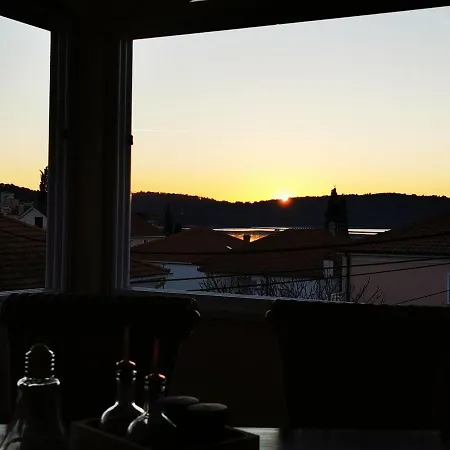 Mala Vala #1 - Seeview - 80 Qm - 2 Sz - 4 Pers * Trogir