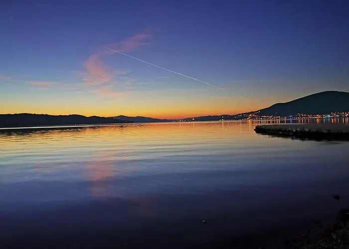 Mala Vala #1 - Seeview - 80 Qm - 2 Sz - 4 Pers Apartment Trogir